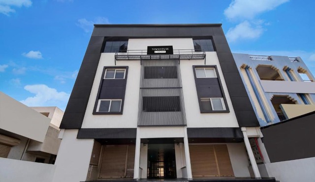 Super Townhouse Kurnool Bus Terminal Formerly Hotel Lakshmi Pride