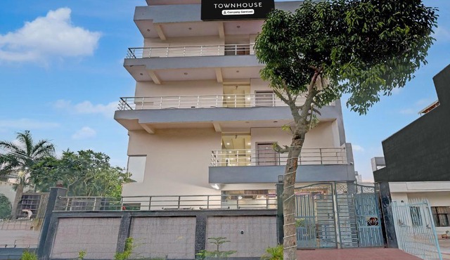 Super Townhouse Noida Sector 70 Formerly Palm Paradise