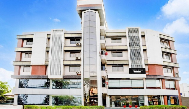 Super Townhouse Prahladnagar
