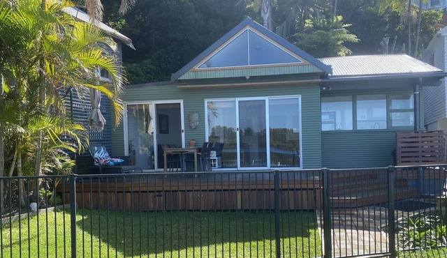 Swan Bay Hideaway Cottage at Marks Point in Marks Point