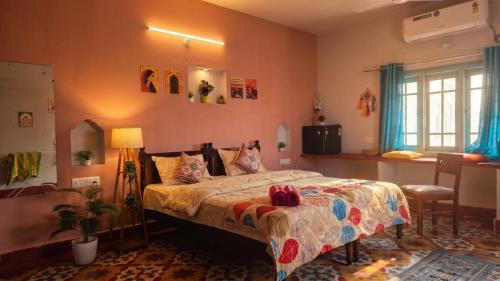 Sweet 16 Studio Vintage 1RK Near DLF Street