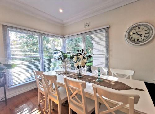Sydney Meets Miranda, Comfy 4 Bedrooms Corner House