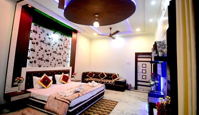 Taj Square A luxurious family homestay