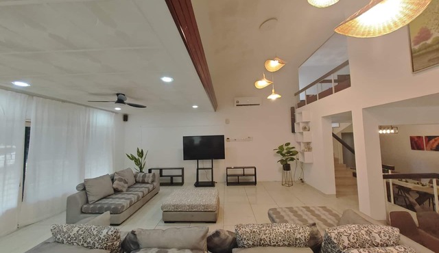 Taman Duta KL Deluxe Villa by uBook