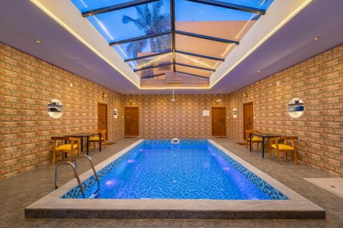 Teak Leaf Resort Swimming Pool Indoor Games Restaurant