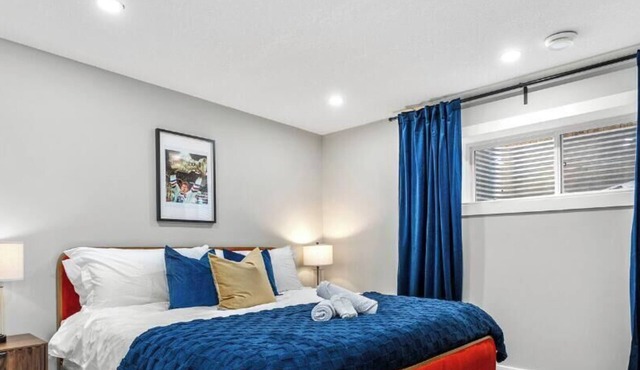 The Albany Hideout - Sleeps4 - QueenBed - NFLX&Wifi in Edmonton