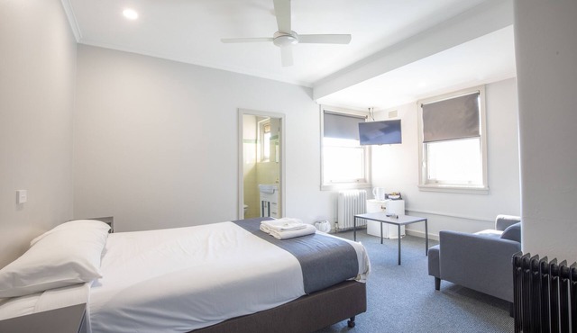 The George Hotel in Bathurst
