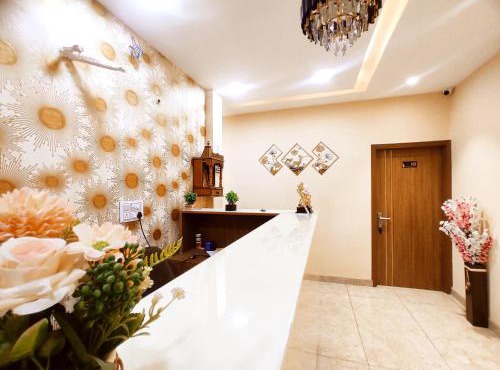 THE GOLDEN CROWN - Hotel With Comfort & Feelings
