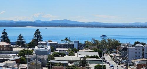 The Landmark unit 405 Resort style, spectacular water views, lift, linen, pool, games room, port-a-cot and highchair.