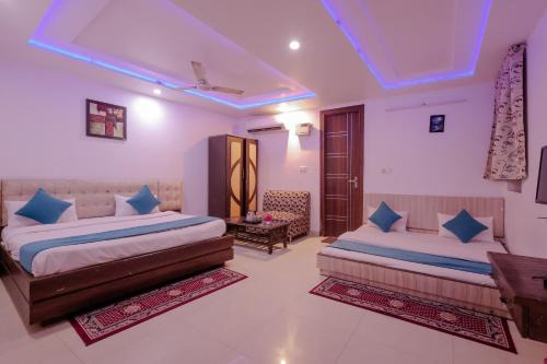 The Little Pink Homestay Near Taj Mahal