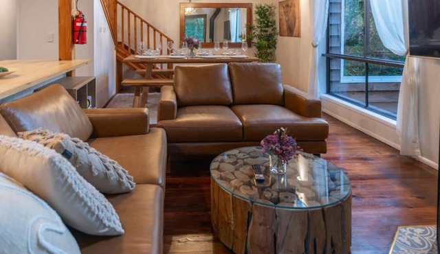 The Mountain Chalet - Hot Tub, Fireplace, Games