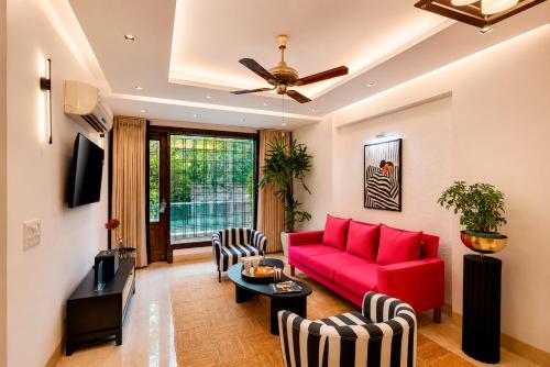 The Park Retreat by The Blue Kite, Fully Serviced Stylish 3BHK Apartment in Green Park near Deer Park & Hauz Khas Village