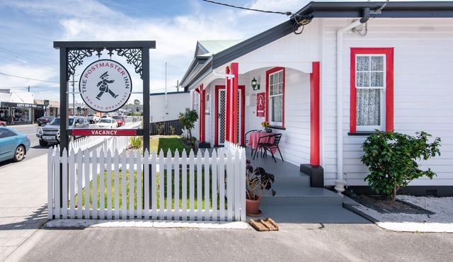 The Postmaster Inn Bed and Breakfast - Smithton R3 - Free Continental Breakfast in Smithton