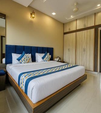 The Sky Comfort Hotel Brahm Sambandh - 150 mtr from Shrinathji Temple