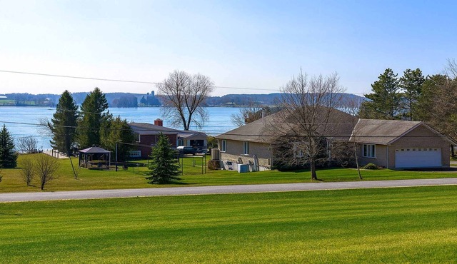 ThePanoramicPlayHaus by BizLodge - Family/Groups/Games- Filming in Greater Napanee
