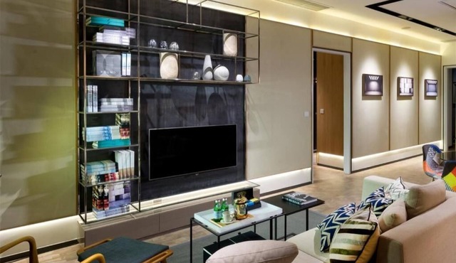 Tiffany Suite with Bathtub