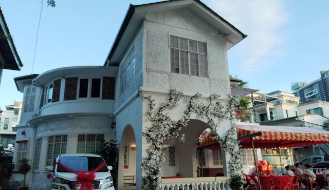 Titiwangsa Villa . Spacious with 12 bedrooms attached bathrooms , Free Wi Fi .