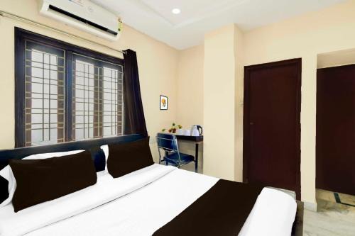 Townhouse Kothapet Near Omini Hospital