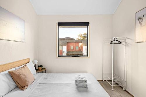 Tranquil Double Room - Walk to Train & Cabramatta Eats - Shared Bathroom in Cabramatta