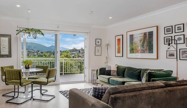 Tranquility Base: stunning mountain & valley views in Lenah Valley