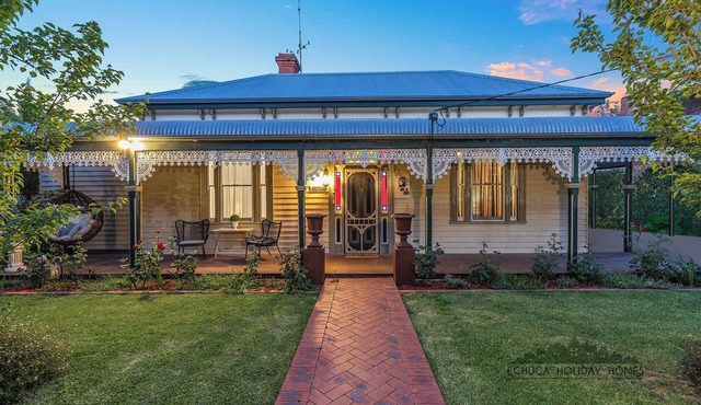 Trebor on Dickson - Echuca Holiday Homes in Echuca