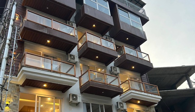 Udit Regency by west western kasol (Central Heated and Air Cooled)