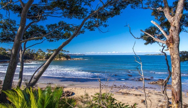 Unit Two in Denham Court- Stunning Beaches minutes away.