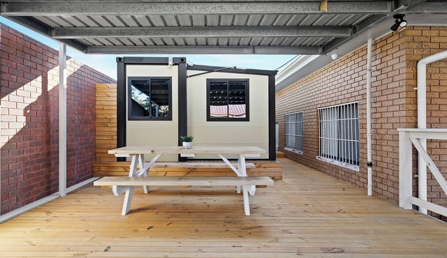 Urban Tiny Retreat with Outdoor Entertaing Area