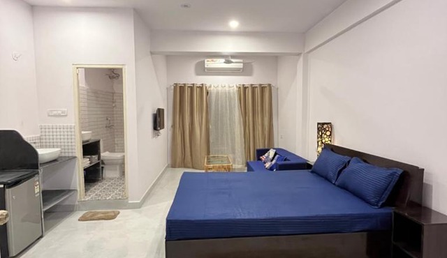V R Holiday Home