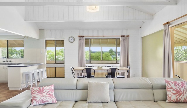 Verandah Sunrise - Mullaway village