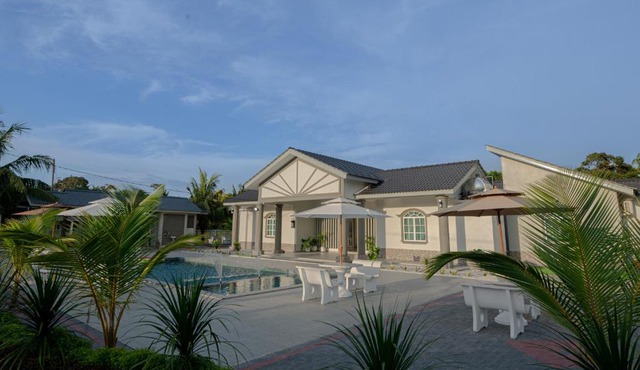 Villa Dracaena Melaka With Swimming Pool, Hill View and 20 minutes to Town