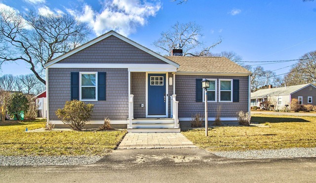 Walk to Shore: Updated Buzzards Bay Cottage! in Wareham