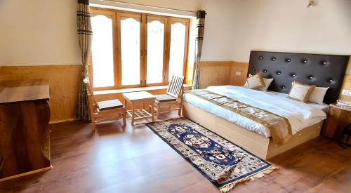 Walnut Snowveil Residency