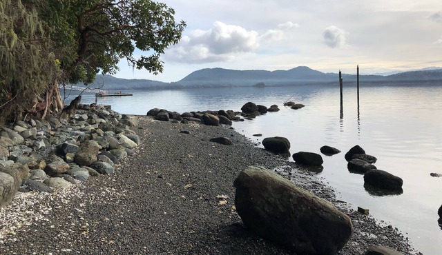 Waterfront Cottage with beach access in Sooke