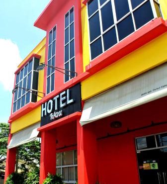 Wau Hotel & Cafe