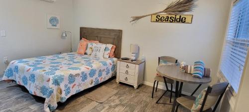 Wave Resort, Studio A2, Beach steps away!Pool+WiFi in St. Pete Beach