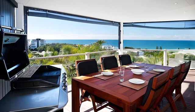 Whale Lookout - spectacular ocean views in Point Arkwright