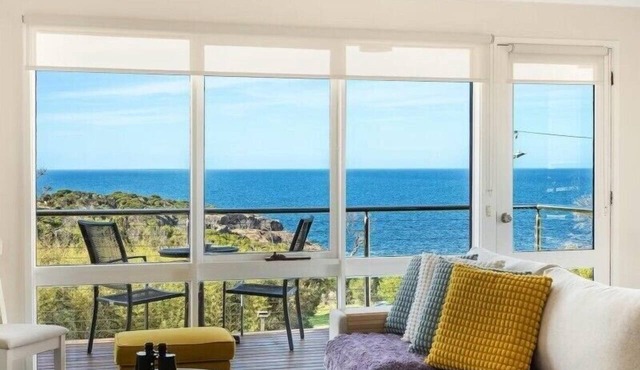Whale Stay - The Magic of The Sapphire Coast
