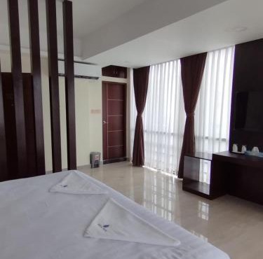 White Park Hotel & Suites