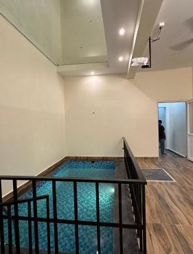 Wind & Wave Villas, Luxury 3BHK Villa with Indoor Pool & Poolside Cinema Projector