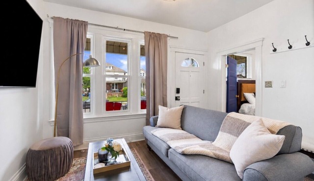 Windsor 4BR Home | Backyard + Free Parking in Windsor