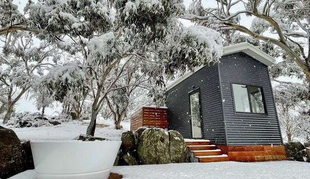Wombat - Beautiful Secluded Tinyhouse close to the Ski resorts, Snowy Mountains