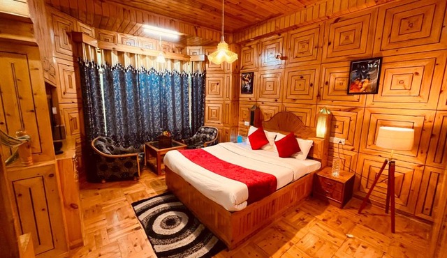 Woods Villa- A Luxury Mountains View Cottages