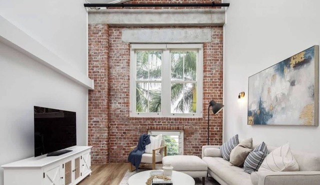 Woolstore Style! ~ 2Bed/2Bath/1Car ~ Teneriffe in Teneriffe