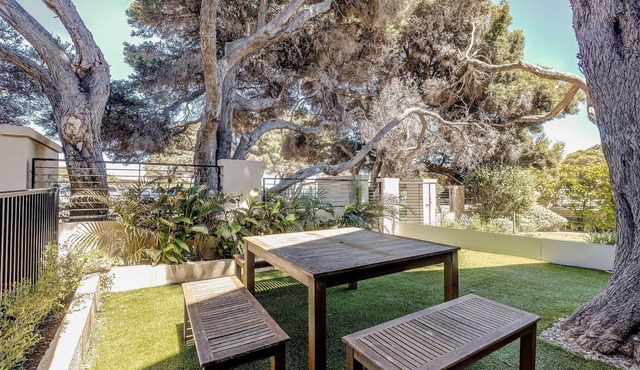 YALLINGUP BEACH HOLIDAY HOME PERFECTLY DESIGNED TO FIT TWO FAMILIES in Yallingup
