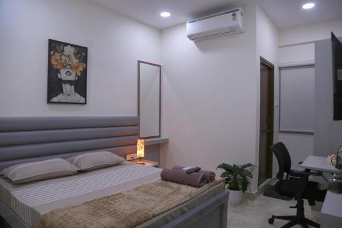 Yendluri's- QueenBed Room-28 Kondapur, Gachibowli