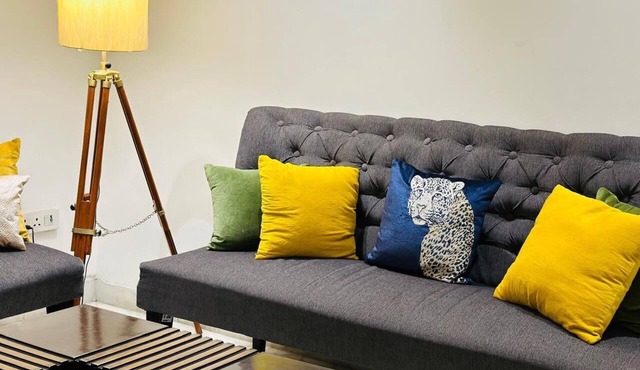 Your Family's Home Away from Home in Rajouri Garden: Couples Welcome!"