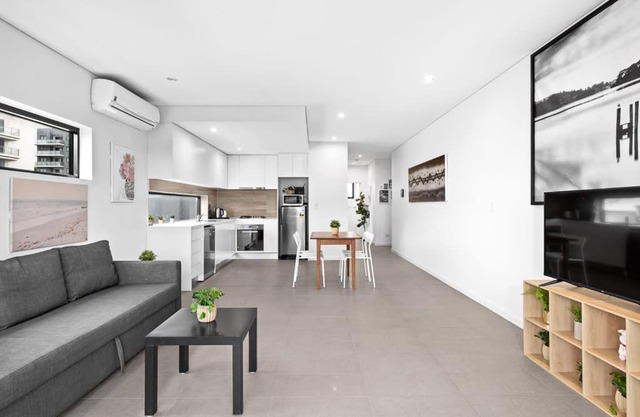 New Modern 2BR 2 baths Apt in Homebush Sleeps 6 in Sydney