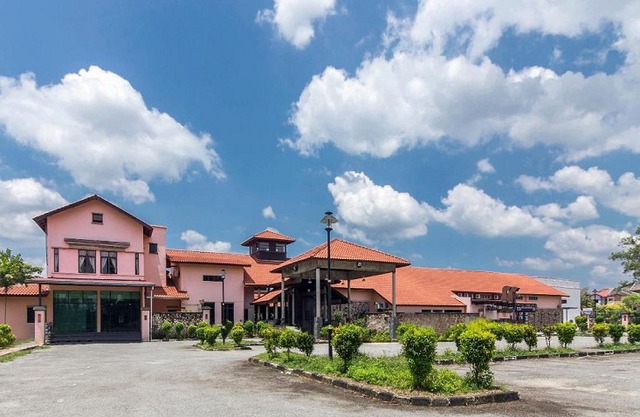 Oyo Ivory Hotel Resort 