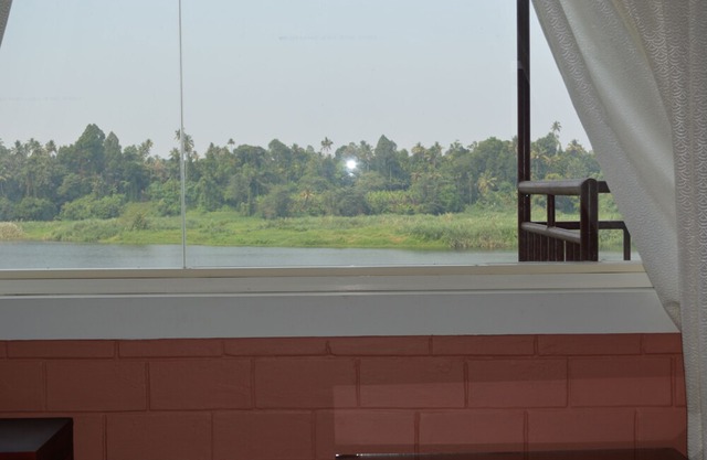 Periyar RiverView Homestay, Near Cochin Airport, Kochi | RiverView AC Rooms